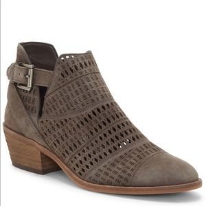 VINCE CAMUTO Paavani Suede booties Sz 9.5 NIB